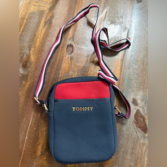 Tommy Hilfiger Handbags - Tommy Hilfiger Navy Red Logo Crossbody Bag w/Adjustable Strap Gold Hardware NWT